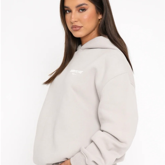 New White Fox Matching Beige Set🤍 - Picture 4 of 4